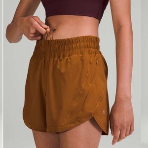 🍋Lululemon Track that mid-rise short